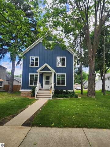 620 W Ninth Street, Traverse City, MI 49684