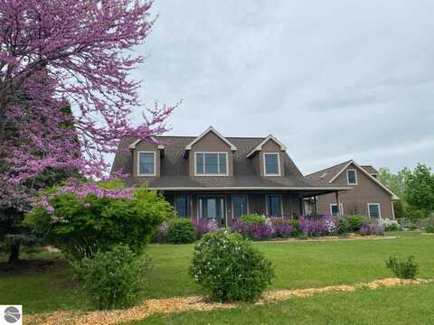 7757 N Forest Hill Road, Saint Johns, MI 48879