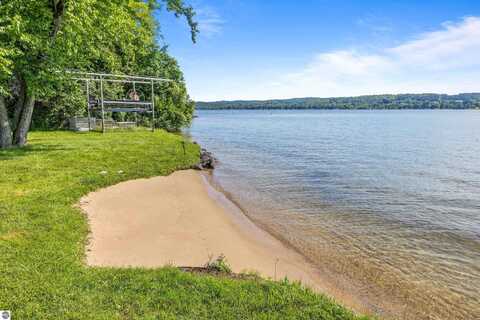 3275 S Sunrise Lane, Lake Leelanau, MI 49653