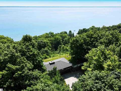 1105 S Bay View Trail, Suttons Bay, MI 49682