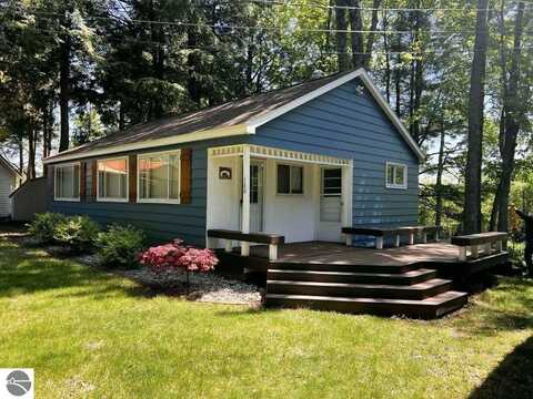 160 White Birch Lane, Cadillac, MI 49601