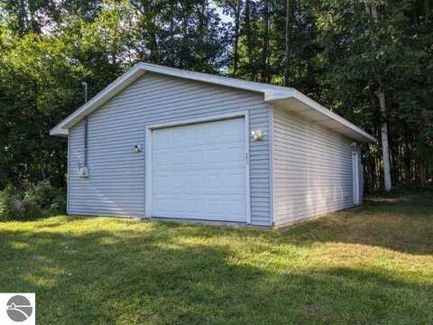 4677 E State Road, Hale, MI 48739