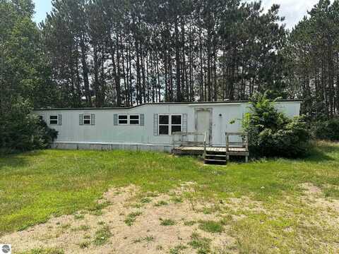 2094 County Road 633, Grawn, MI 49637