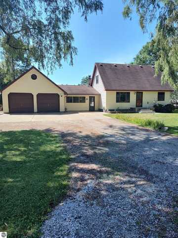 145 Roberta Drive, Tawas City, MI 48763