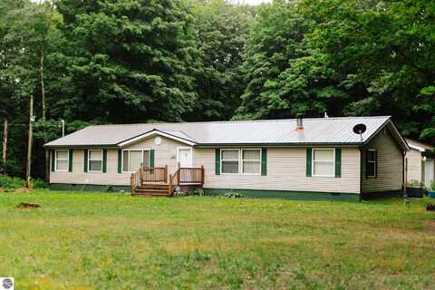 12727 Cinder Road, Beulah, MI 49617