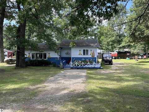 2737 Dodge Lake Avenue, Harrison, MI 48625