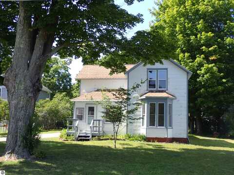 531 Corning Avenue, Frankfort, MI 49635