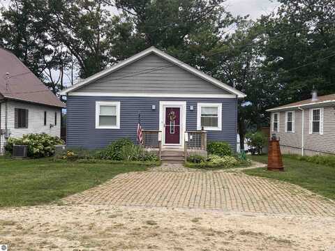 649 1st Avenue, Hale, MI 48739