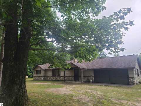 2513 NW Smith Lake Road, Kalkaska, MI 49646