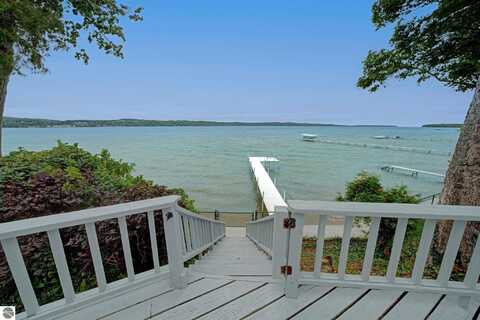 632 S Stony Point Road, Suttons Bay, MI 49682