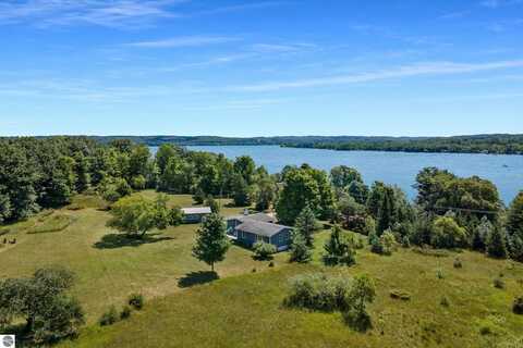 1381 N Manitou Trail, Leland, MI 49654