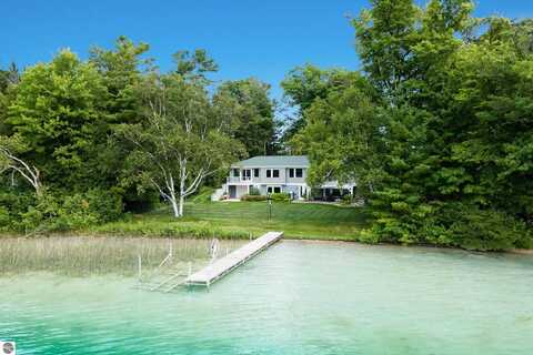 12446 SW Bayshore Drive, Traverse City, MI 49684