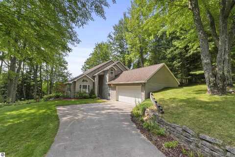 125 Birchwood Lane, Cadillac, MI 49601