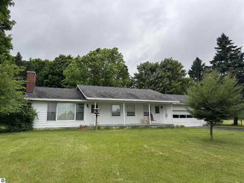 7800 S Lake Shore Drive, Cedar, MI 49621