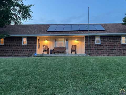 102 W Sunflower Blvd, Ozawkie, KS 66070