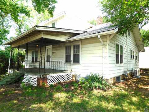 3228 SE 6th St, Topeka, KS 66607