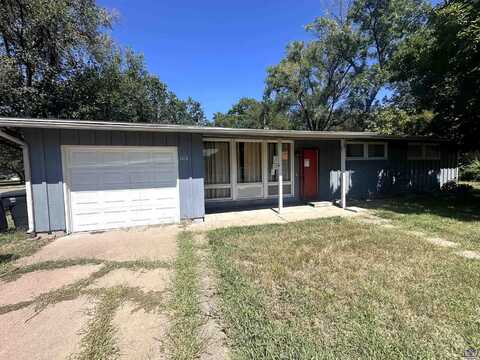 1424 SW Caledon ST, Topeka, KS 66611