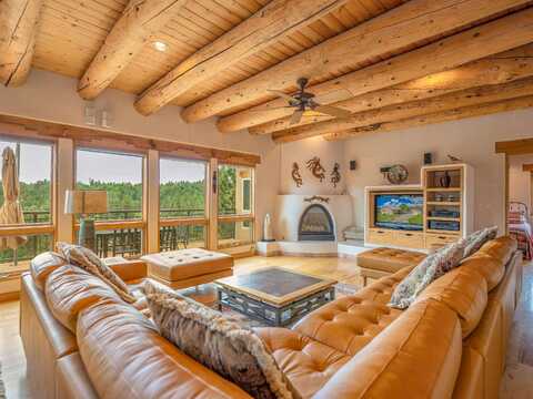 12 Hogan Cir, Angel Fire, NM 87710