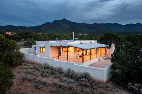 95 Stakeout Drive, Ranchos de Taos, NM 87557