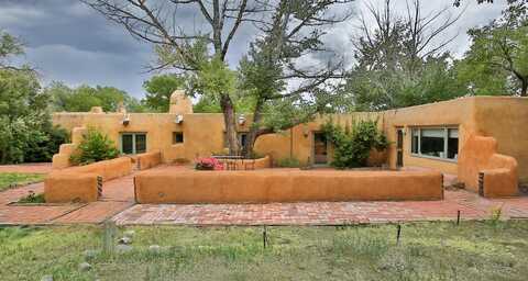 402 Este Es Place, Taos, NM 87571