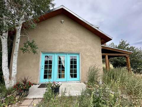 48 Upper Las Colonias rd, El Prado, NM 87529