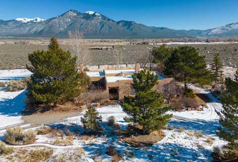 39 North Mesa Road, El Prado, NM 87529