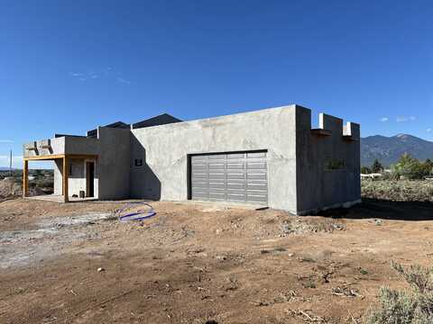 14 Cuatro Vientos Rd, Ranchos de Taos, NM 87557