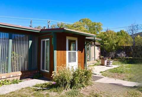 605 Chapel Ln, Taos, NM 87571