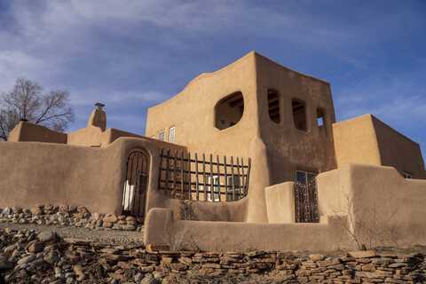 209 Ribak Lane, Taos, NM 87571