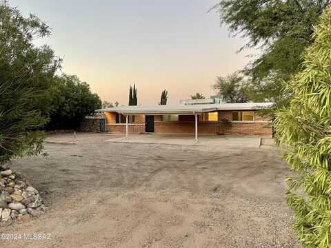 8816 E Old Spanish Trail, Tucson, AZ 85710