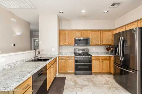 325 E Placita Nubes Blancas, Sahuarita, AZ 85629