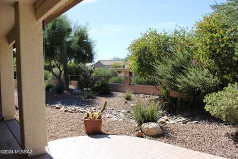 1451 N Old Adobe Drive, Green Valley, AZ 85614