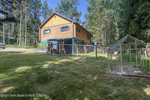 704 SUNSET DR, Alpine, WY 83128