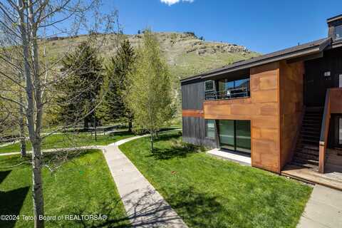 355 W DELONEY, Jackson, WY 83001