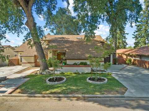 15136 Lipson Avenue, Visalia, CA 93292