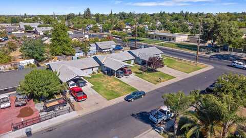 1404 N Oak Park Street, Visalia, CA 93291