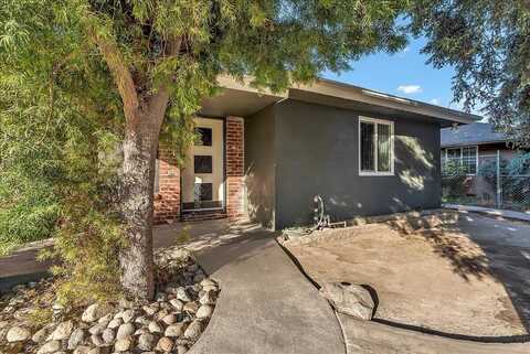 2518 W Walnut Avenue, Visalia, CA 93277