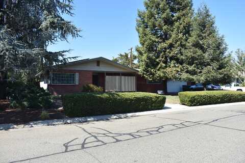 3104 W Royal Oaks Drive, Visalia, CA 93277