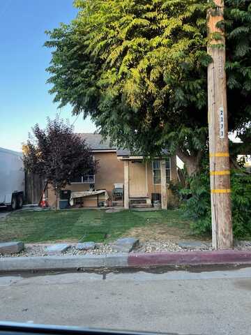 1148 S Umbrella Street, Dinuba, CA 93618