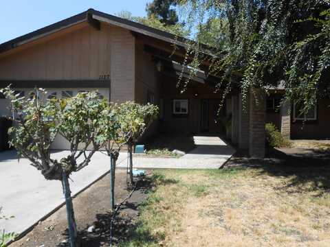 1127 N Gem Street, Tulare, CA 93274