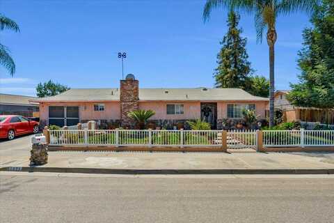 1525 E Walnut Avenue, Tulare, CA 93274