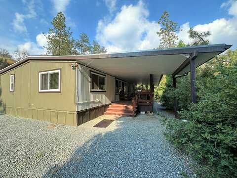 686 W Oakwood Road, California Hot Springs, CA 93207