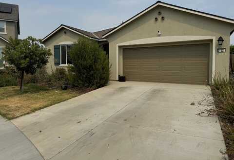 2122 S Manzanita Street, Visalia, CA 93292