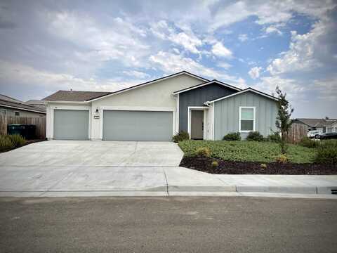 566 Shadow Creek Ct, Tulare, CA 93274