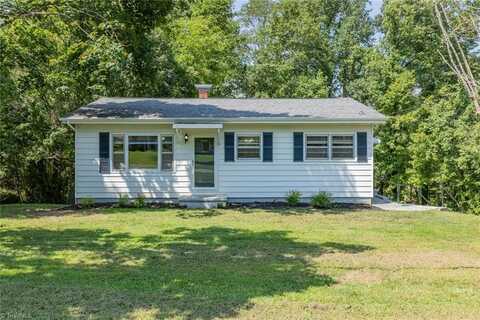 2648 W Pine Street, Mount Airy, NC 27030