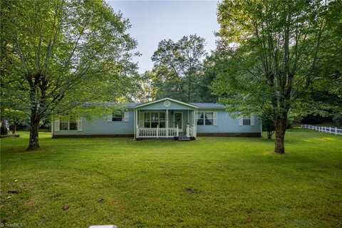 290 Stardust Lane, Glade Valley, NC 28627