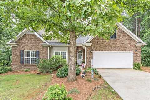 132 W Chinaberry Court, Mocksville, NC 27028