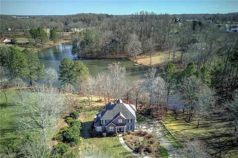 162 Twin Lakes Drive, Statesville, NC 28625