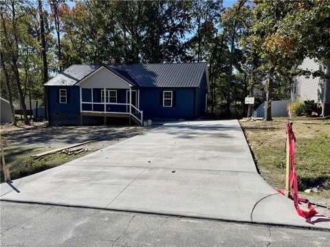 718 Dillon Street, Thomasville, NC 27360