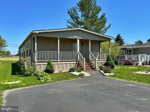 132 AMBER CIRCLE, NEW HOLLAND, PA 17557